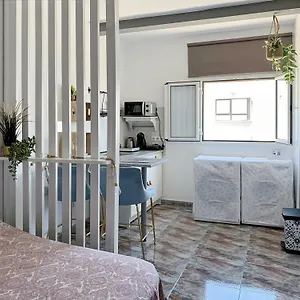 Privadas Cerca De La Playa Y Aeropuerto En Casa Compartida Con Otros Huespedes Holiday home